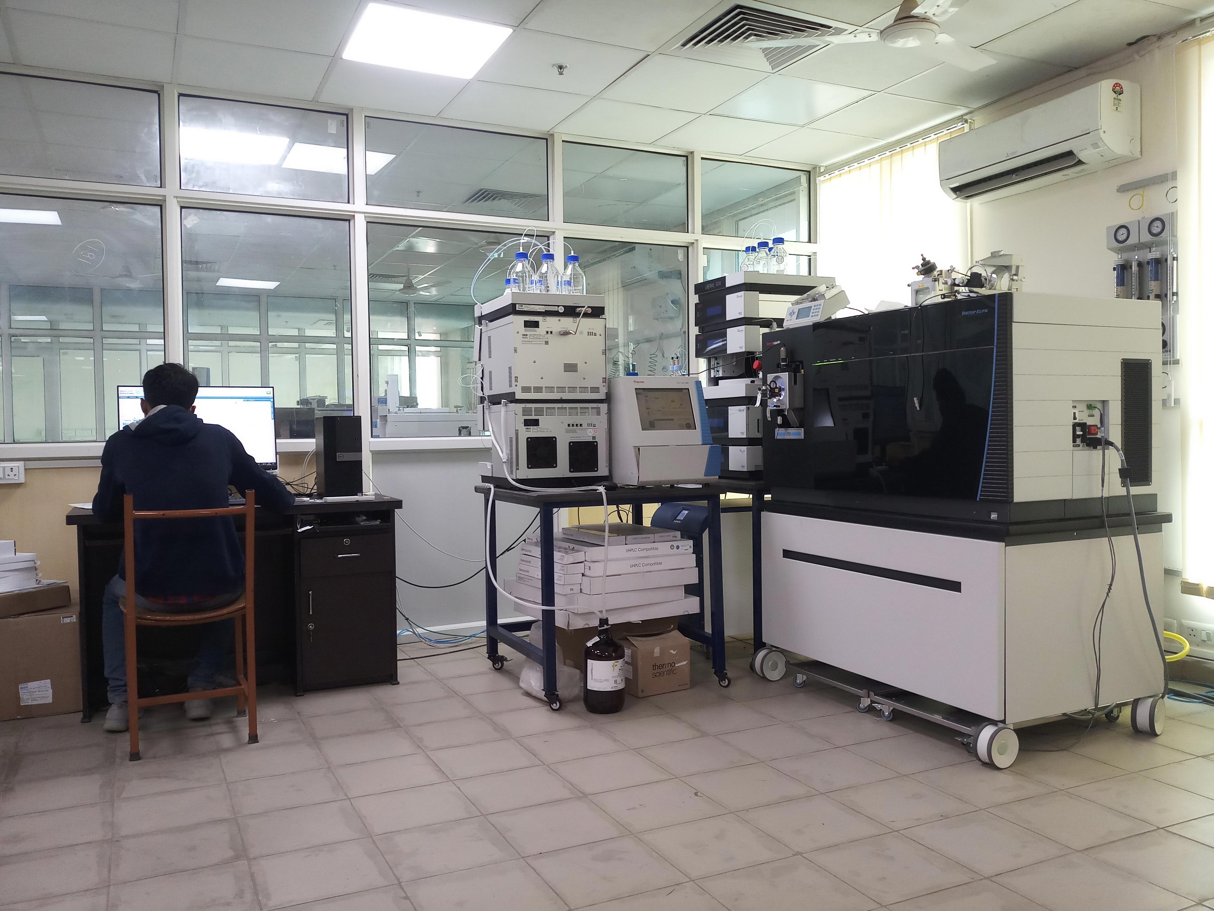 High resolution mass spectrometry (HRMS)
